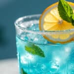 découvrez up, une boisson pétillante au goût unique, parfaite pour ajouter une touche de fraîcheur à vos cocktails. idéale pour vos apéros, up rehausse vos moments de convivialité avec ses bulles vivifiantes et son goût irrésistible.