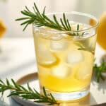 découvrez notre recette estivale de limoncello cocktail rafraîchissant, un mélange parfait de citron et de saveurs italiennes. idéal pour les chaudes journées d'été, ce cocktail léger et pétillant est à savourer entre amis ou en solo. apprenez à le préparer facilement chez vous et laissez-vous transporter par ses arômes ensoleillés !